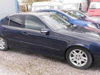 Gebraucht Mercedes E220 143 PS (105 kW) 2003 Blau Limousine