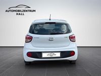 Gebraucht Hyundai i10 Trend 87 PS (63 kW) 2017 Weiß Kleinwagen