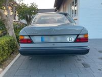 Gebraucht Mercedes E230 136 PS (100 kW) 1985 Grau Limousine