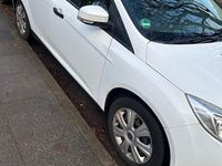 Gebraucht Ford Focus 103 PS (75 kW) 2014 Weiß Limousine