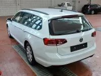 Gebraucht VW Passat Basis 150 PS (110 kW) 2023 Weiß Kombi