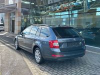 gebraucht Skoda Octavia Combi 2.0 TDI Navi PDC Tempomat SHZ MFL