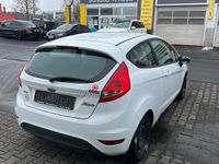 Gebraucht Ford Fiesta 69 PS (50 kW) 2011 Weiß Kleinwagen