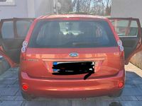 Gebraucht Ford Fiesta 80 PS (58 kW) 2008 Rot Kleinwagen