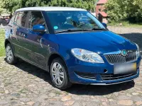 Używany Skoda Fabia 75 KM (55 kW) 2012 Niebieski Sedan/Limuzyna