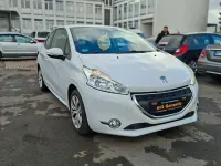Gebraucht Peugeot 208 Active 68 PS (50 kW) 2013 Weiß Kleinwagen