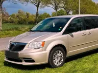 Usata Lancia Voyager 175 CV (128 kW) 2015 Oro Monovolume