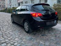 Gebraucht Opel Astra 140 PS (102 kW) 2011 Schwarz Limousine