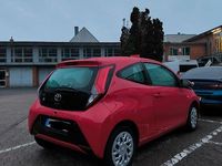 Gebraucht Toyota Aygo 72 PS (52 kW) 2018 Rot Kleinwagen