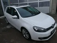 Gebraucht VW Golf VI 105 PS (77 kW) 2011 Weiß Kleinwagen