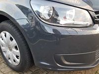 Gebraucht VW Touran Trendline 105 PS (77 kW) 2015 Grau Van / Kleinbus