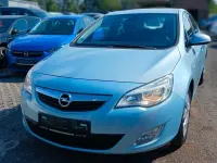 Gebraucht Opel Astra Edition 101 PS (74 kW) 2010 Blau Limousine