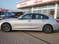Gebraucht BMW 320 Advantage 184 PS (135 kW) 2019 Glaciersilber metallic Limousine