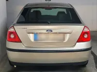 Usado Ford Mondeo Ghia 125 CV (91 kW) 2005 Plateado Berlina