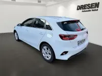 Gebraucht Kia Ceed Vision 160 PS (117 kW) 2022 Weiß Kleinwagen