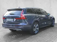 Gebraucht Volvo V60 CC Plus 197 PS (144 kW) 2024 Blau Kombi