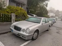 Gebraucht Mercedes E220 150 PS (110 kW) 1999 Silber Limousine