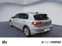 Gebraucht VW Golf VIII Life 131 PS (96 kW) 2024 Silber Limousine