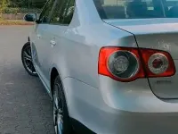 Gebraucht VW Jetta 102 PS (75 kW) 2005 Grau Limousine