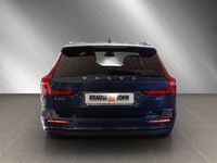 Gebraucht Volvo V60 Core 197 PS (144 kW) 2024 Blau metallic Kombi