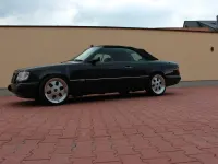 Gebraucht Mercedes E220 150 PS (110 kW) 1995 Schwarz Cabrio