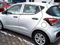 Gebraucht Hyundai i10 67 PS (49 kW) 2018 Grau (metallic) Kleinwagen