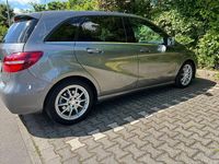 Gebraucht Mercedes B250 Urban 211 PS (155 kW) 2015 Grau Van / Kleinbus