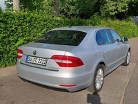 Gebraucht Skoda Superb 140 PS (102 kW) 2015 Silber Limousine
