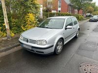 Usata VW Golf IV 105 CV (77 kW) 2002 Argento Berlina
