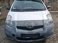 Gebraucht Toyota Yaris 70 PS (51 kW) 2010 Weiß Kleinwagen