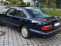 Gebraucht Mercedes E240 170 PS (125 kW) 2001 Blau Limousine