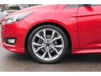 Gebraucht Ford Focus ST-Line 150 PS (110 kW) 2018 Candyrot (metallic) Kombi
