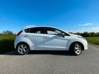 Gebraucht Ford Fiesta 82 PS (60 kW) 2009 Weiß Kleinwagen