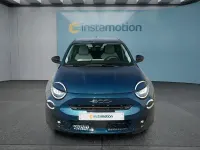 Neu Fiat 600 101 PS (74 kW) 2026 Grün SUV