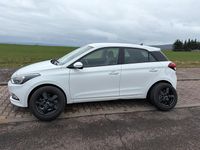 Gebraucht Hyundai i20 90 PS (66 kW) 2015 Weiß Limousine