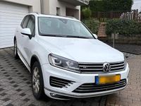 Gebraucht VW Touareg 262 PS (192 kW) 2016 Weiß SUV