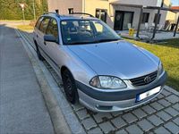 Gebraucht Toyota Avensis 110 PS (80 kW) 2001 Silber Kombi