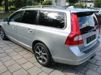 Gebraucht Volvo V70 Momentum 145 PS (106 kW) 2010 Electricsilver Kombi