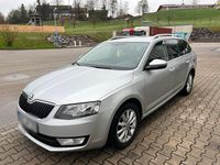 Usado Skoda Octavia 150 HP (110 kW) 2016 Cinzento Citadino