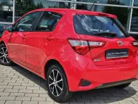 Gebraucht Toyota Yaris Team 111 PS (81 kW) 2018 Rot Limousine