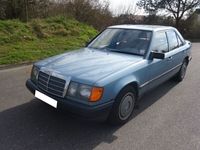 Gebraucht Mercedes E230 136 PS (100 kW) 1989 Blau Limousine