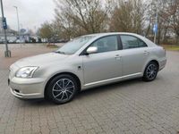 Gebraucht Toyota Avensis 147 PS (108 kW) 2004 Silber Kleinwagen