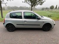 Gebraucht Renault Clio II Authentique 75 PS (55 kW) 2002 Schwarz Limousine