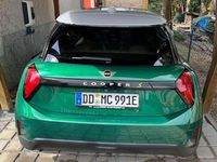 Gebraucht Mini Cooper SE Favoured 160 kW (218 PS) 2024 Grün Kleinwagen