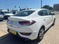 Gebraucht Hyundai i30 Trend 120 PS (88 kW) 2018 Clean slate / met Limousine