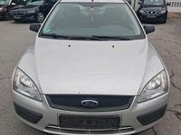Gebraucht Ford Focus 100 PS (73 kW) 2006 Silber Limousine