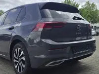 Używany VW Golf VIII Active 131 KM (96 kW) 2023 Szary Sedan/Limuzyna