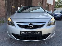 Gebraucht Opel Astra Design Edition 95 PS (69 kW) 2011 Argon silber/ice silver (m2) Kombi