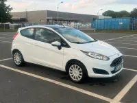 Gebraucht Ford Fiesta 80 PS (58 kW) 2013 Weiß Kleinwagen