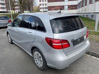 Gebraucht Mercedes B220 177 PS (130 kW) 2016 Grau Van / Kleinbus